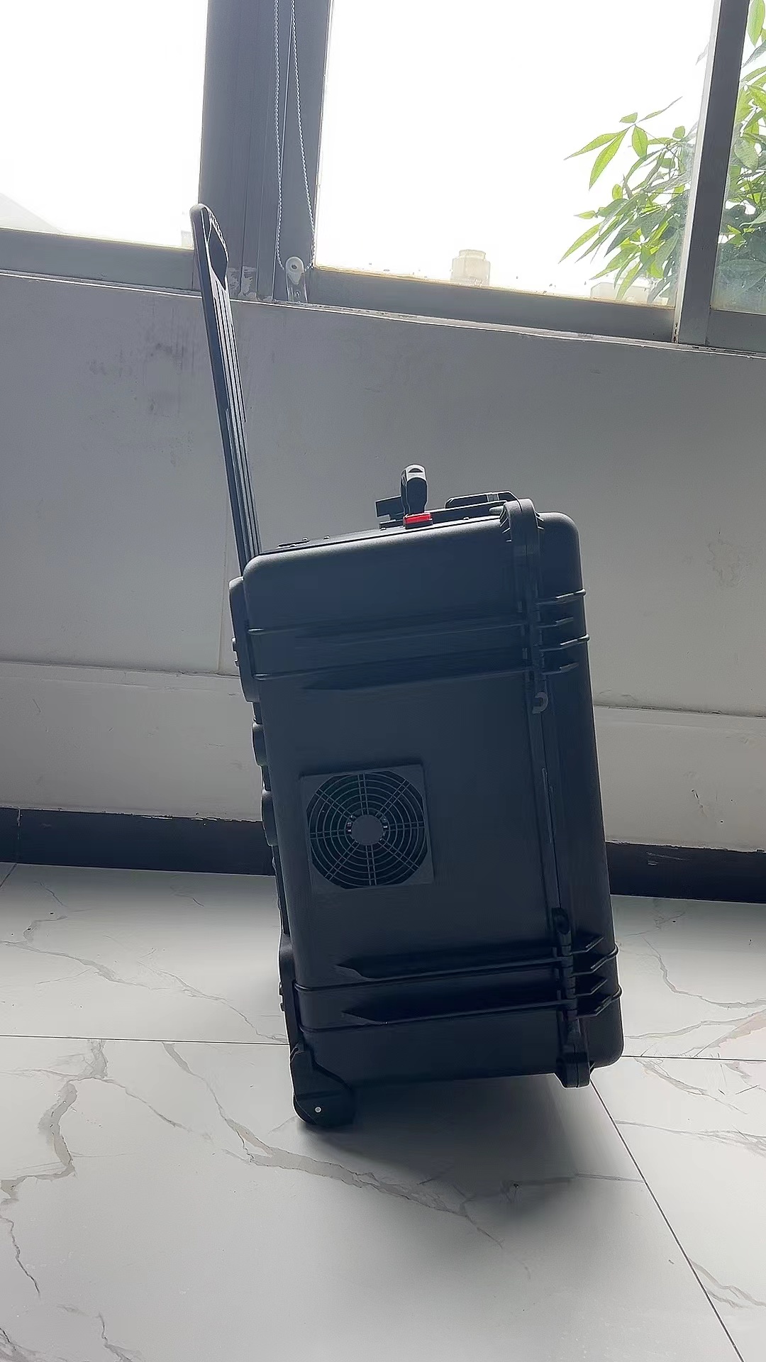 丰顺手拉箱型移动通信干扰器